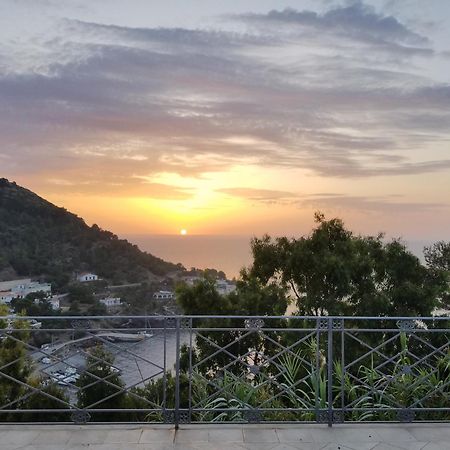 Sotto La Torre E Sopra Il Porticciolo Hotel Isola di Ustica Luaran gambar