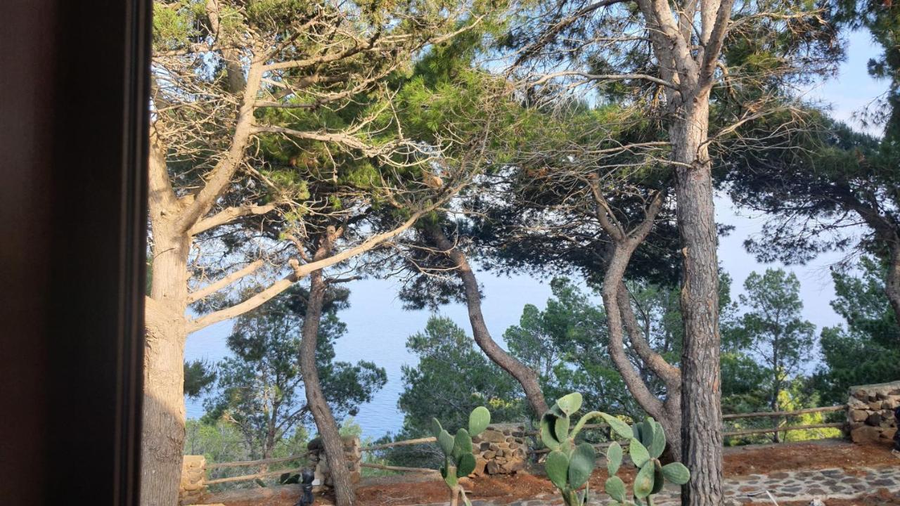 Sotto La Torre E Sopra Il Porticciolo Hotel Isola di Ustica Luaran gambar