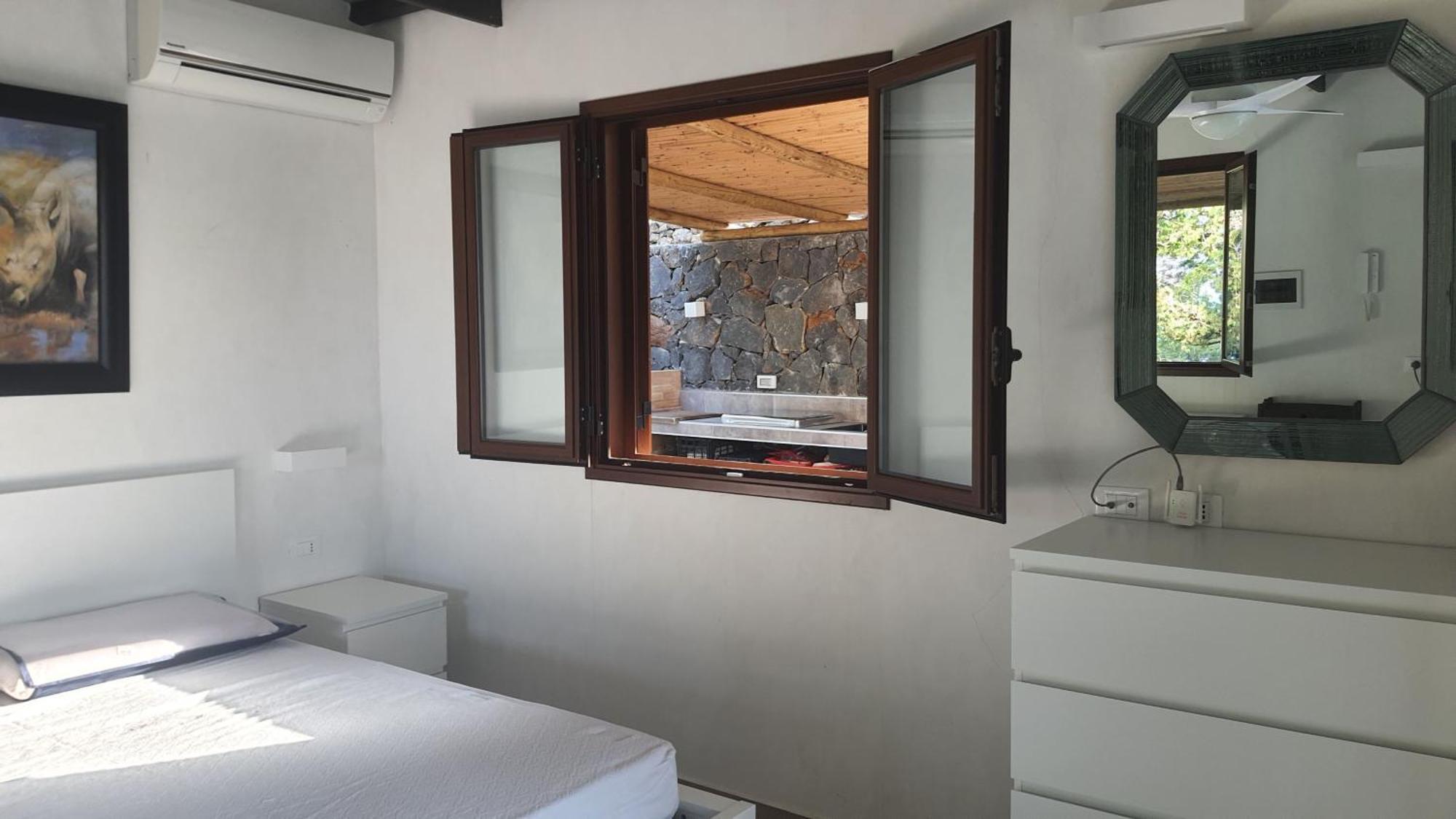 Sotto La Torre E Sopra Il Porticciolo Hotel Isola di Ustica Bilik gambar